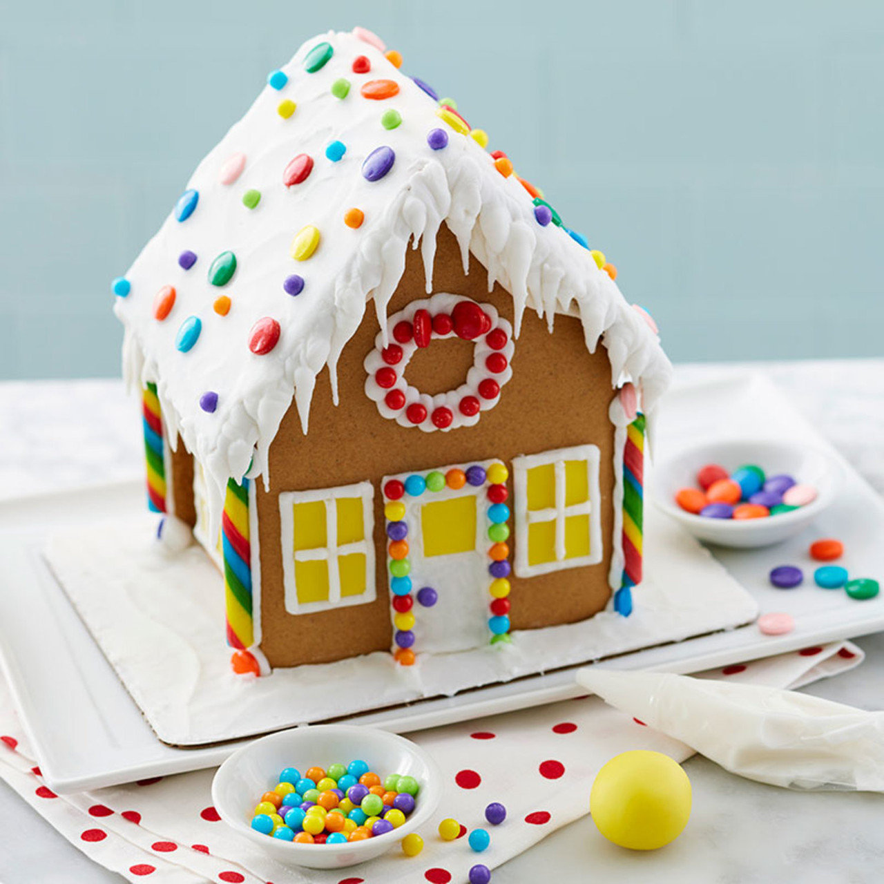 How to Ice a Smooth Gingerbread House Roof - Wilton
