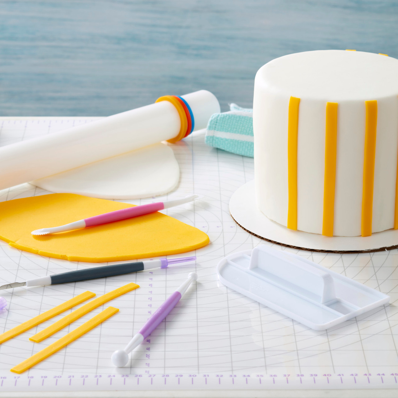 Cake Decorating Kit by CiE. Set of 15; Fondant modeling tools, crimper set  and frill cutter. 