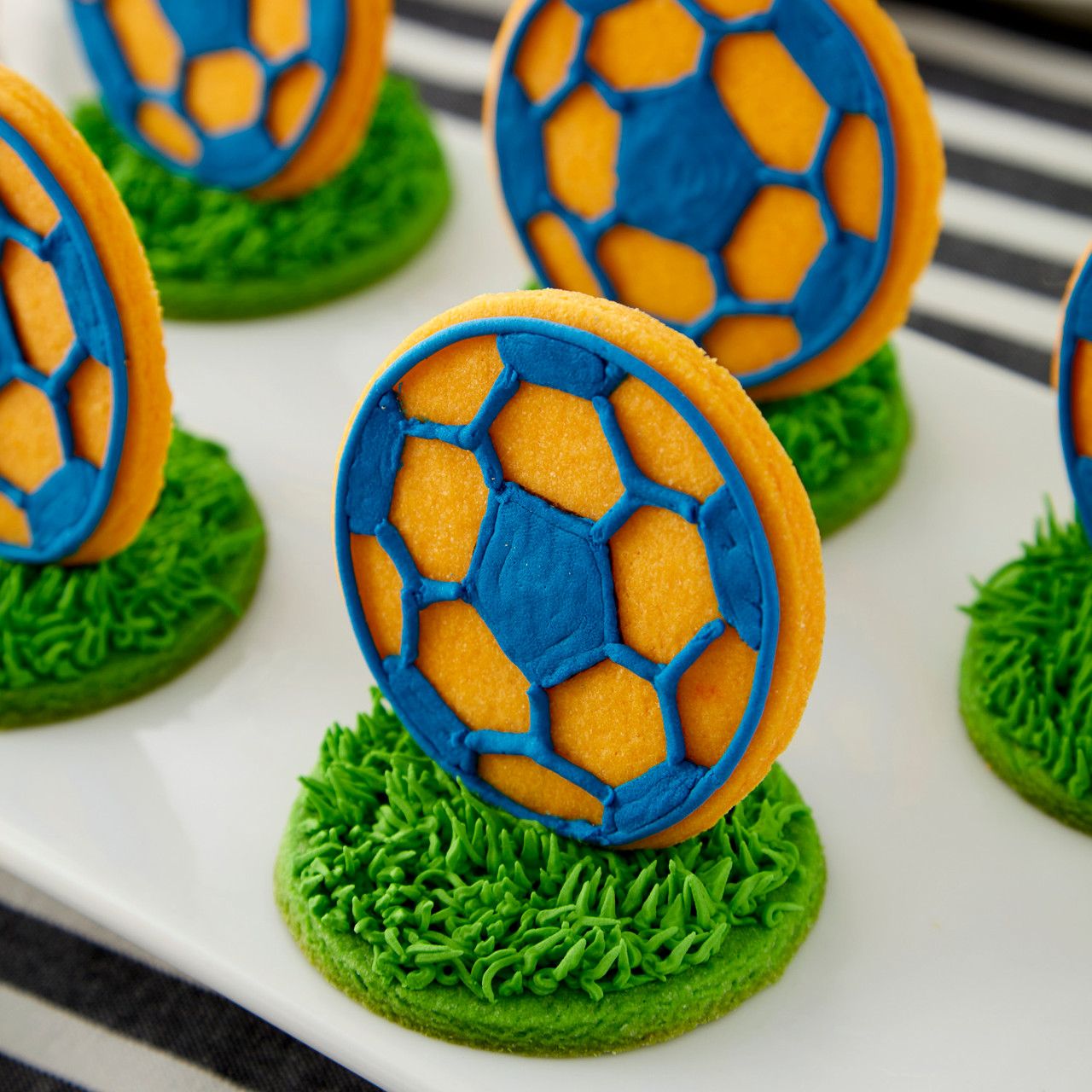 Grass Decorating Tip 233 Wilton