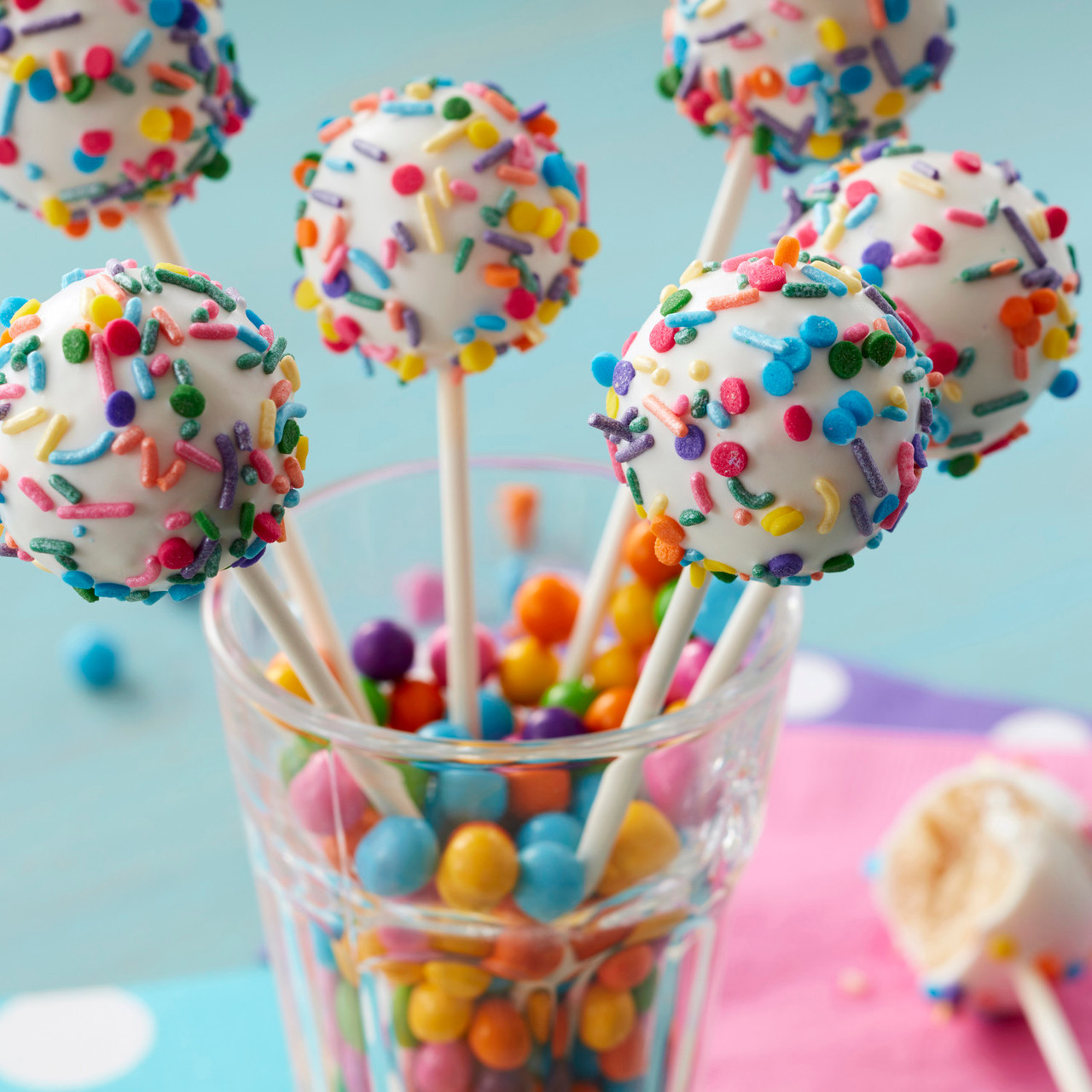 Cake Pop Kit, Including 100 Cake Pop Sticks and Wrappers, 100 Twist Ties, 1 Cake Pop Scooper and Decorating Pen, Cake Pops Making Tools for Lollipop