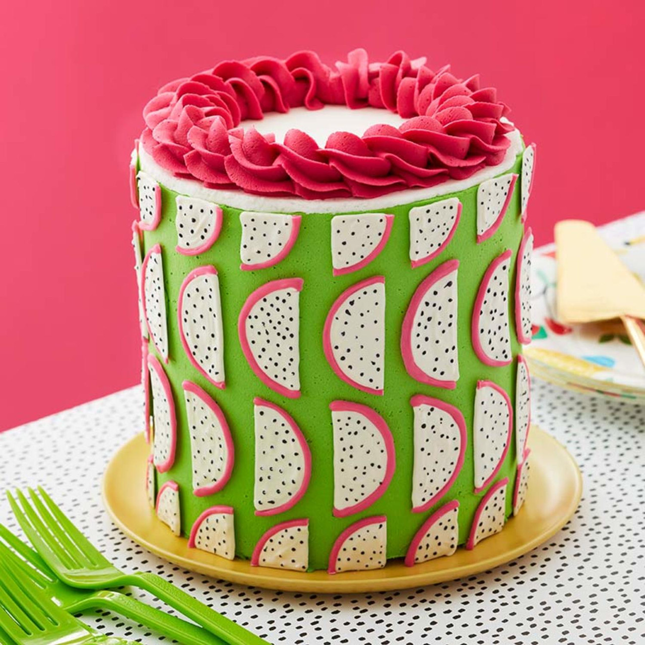 Dragon fruit layer cake - EAT ME