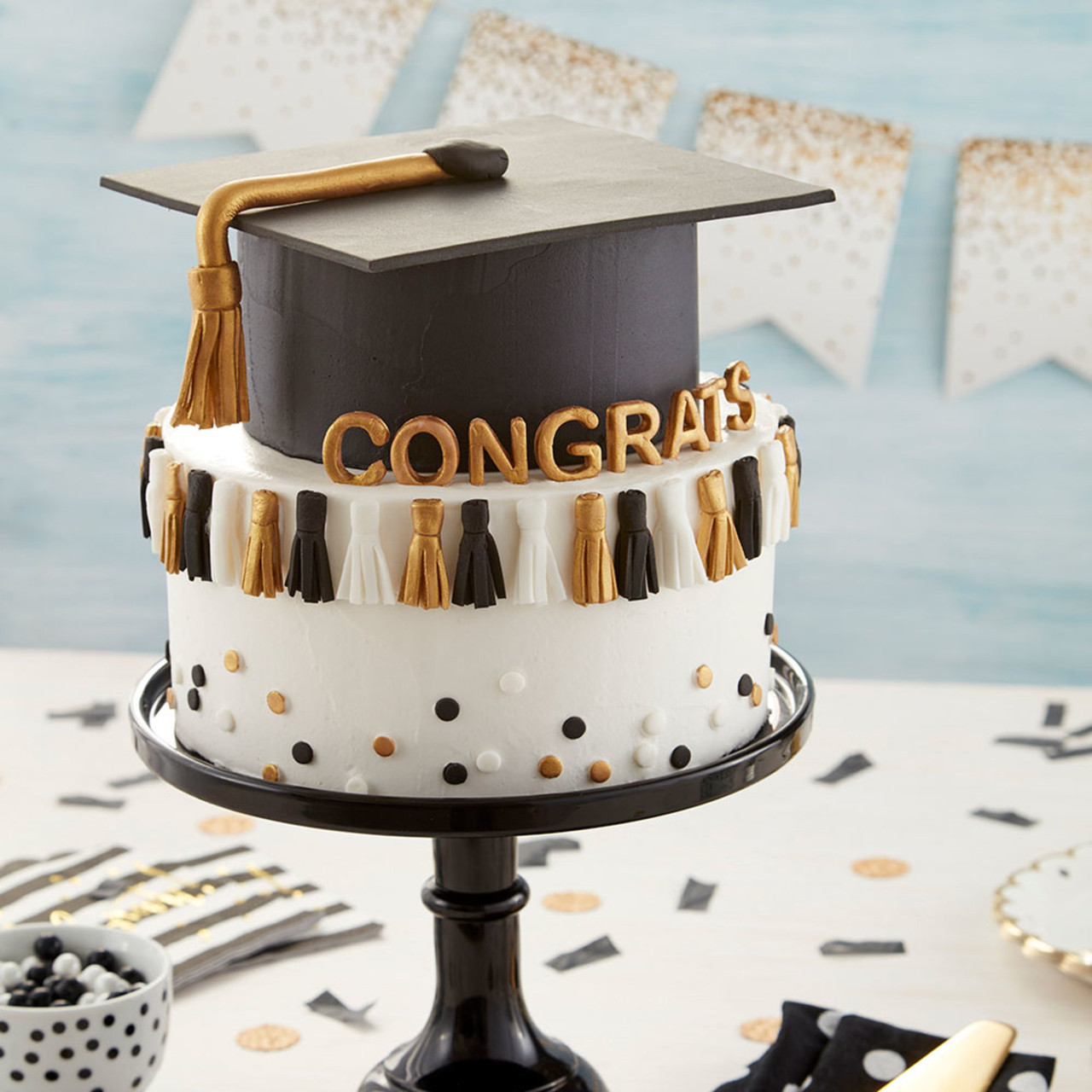 Graduation-themed graduation cake decor ideas for celebrating achievements