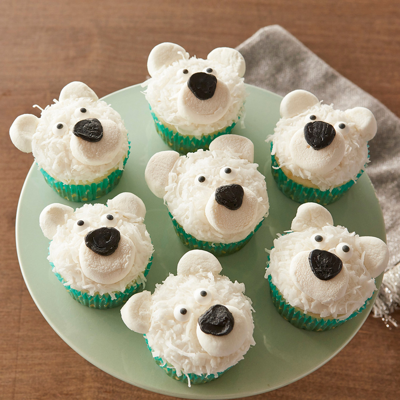 Polar bear cake — Animal | Bear cakes, Teddy bear cakes, Elmo birthday cake