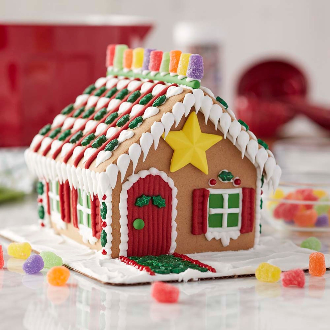 Make the perfect Gingerbread Houses with our Holiday Bakeware