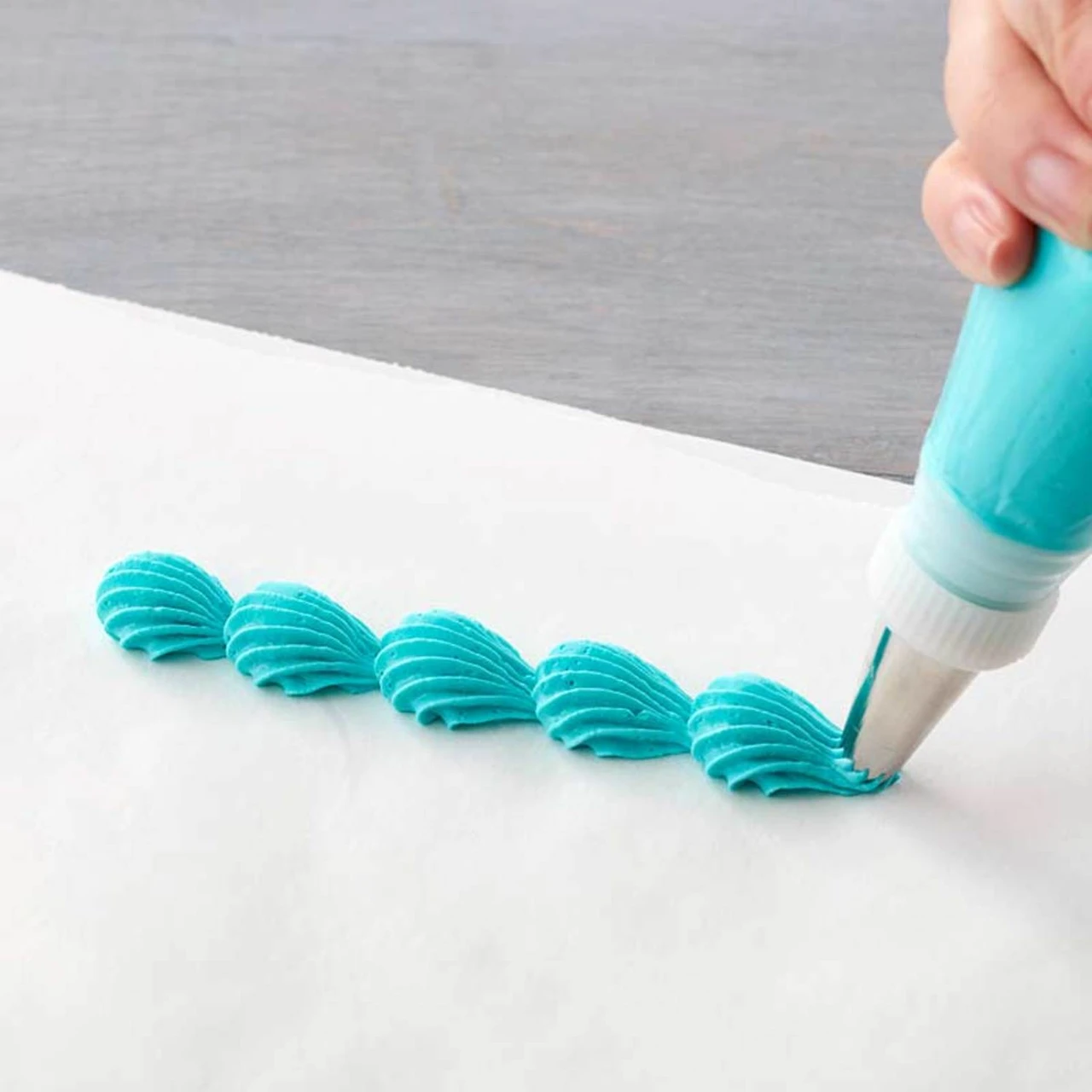 How to Pipe a Shell Border - Wilton