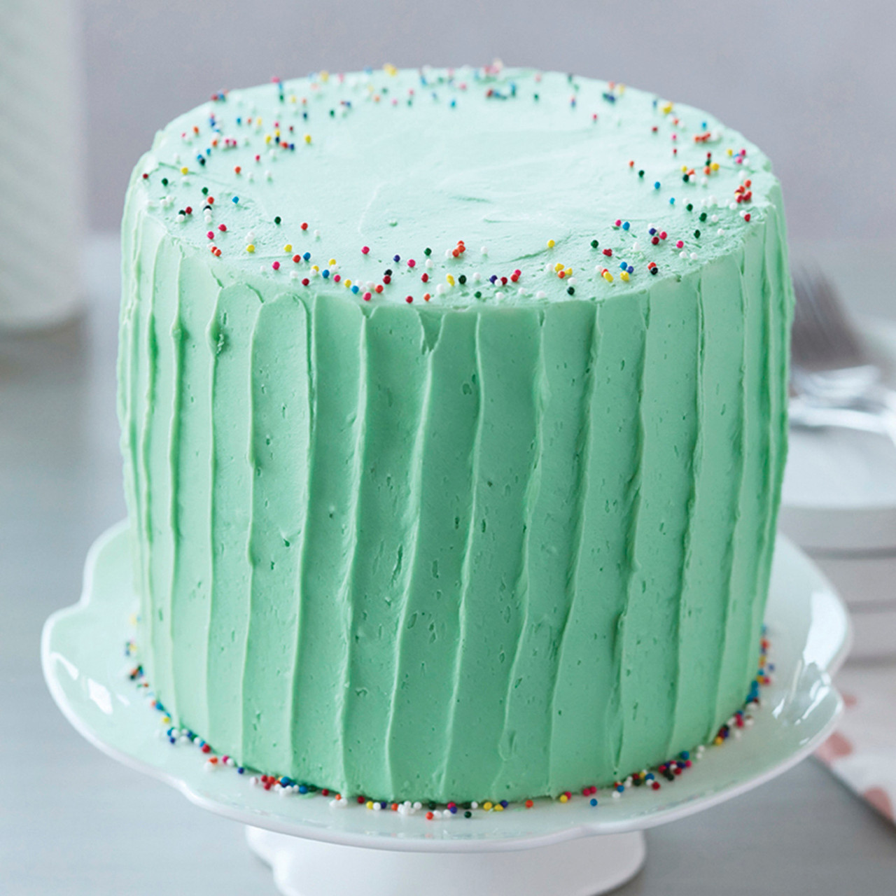 How to Decorate a Cake with a Spatula - Wilton
