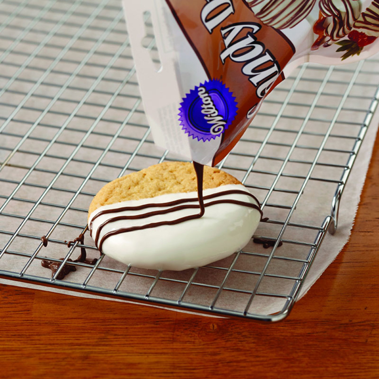 How to Make Drizzled Decorations with Candy Melts - Wilton how-to-make-drizzled-decorations-with-candy-melts-wilton
