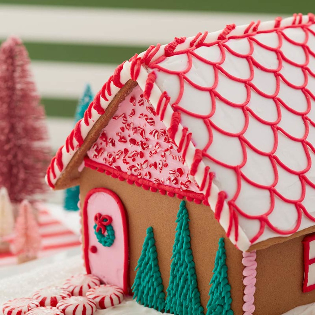 How to Pipe Candy Cane Trim - Wilton