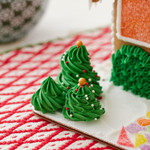 How to Pipe a Buttercream Swirl Christmas Tree