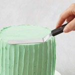 How to Decorate a Cake with a Spatula