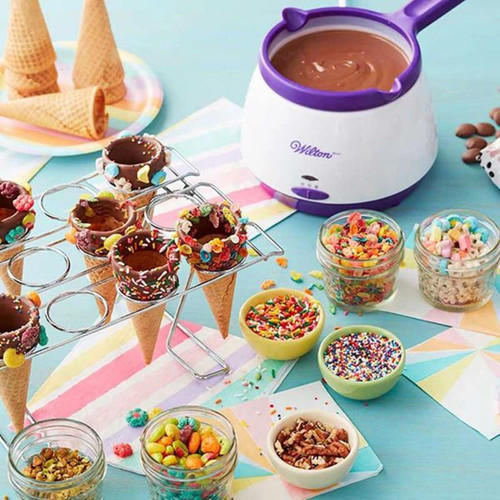 Wilton-Blog Post-Ice Cream Cones-Candy Melts-WLBLOGRECIP-23200.jpg|1