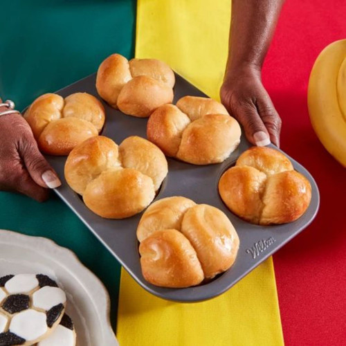 Wilton-World-Cup-Luckie-Banana-Yeast-Buns-Soccer-Cookies-02-600x600.jpg|1