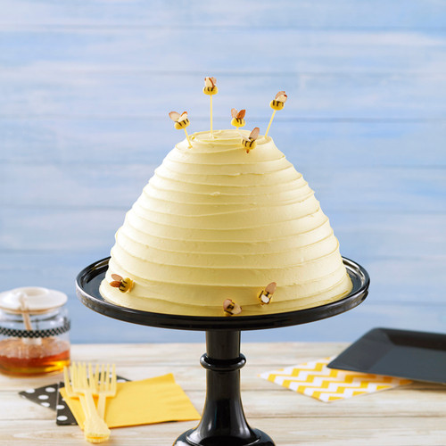 21 Spring Treats to Showcase at Your Next Party | Honeycomb cake, Cake, Bee  cakes