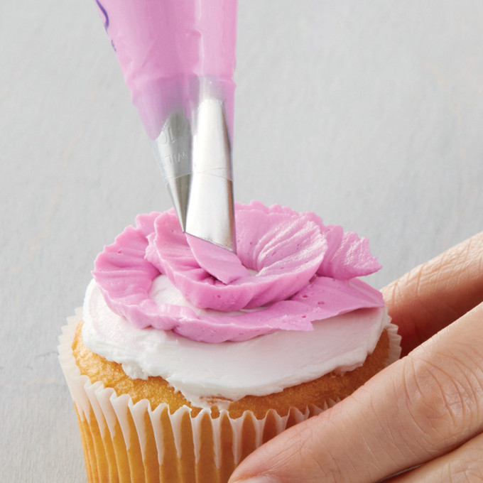 How to Pipe a Ribbon Petal