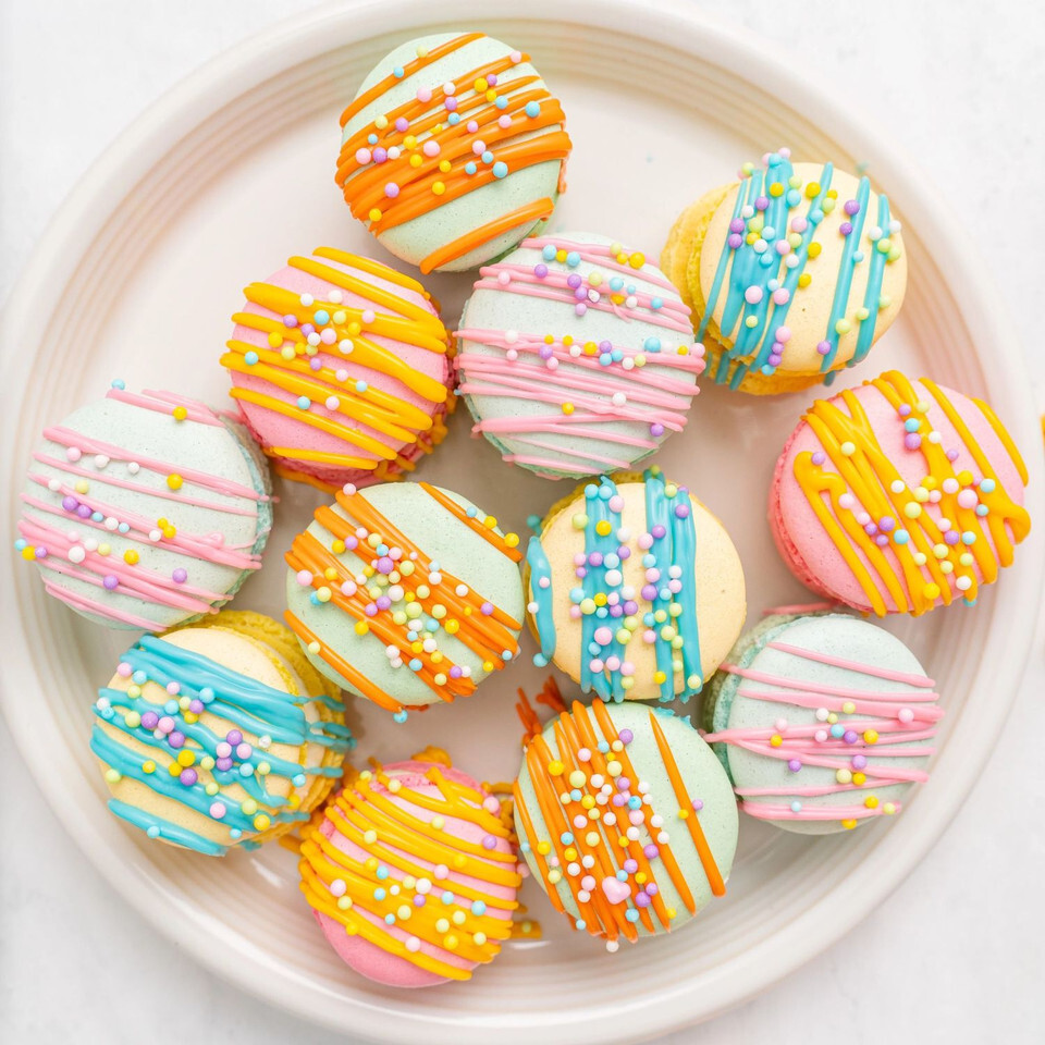 3 WAYS TO DECORATE MACARONS