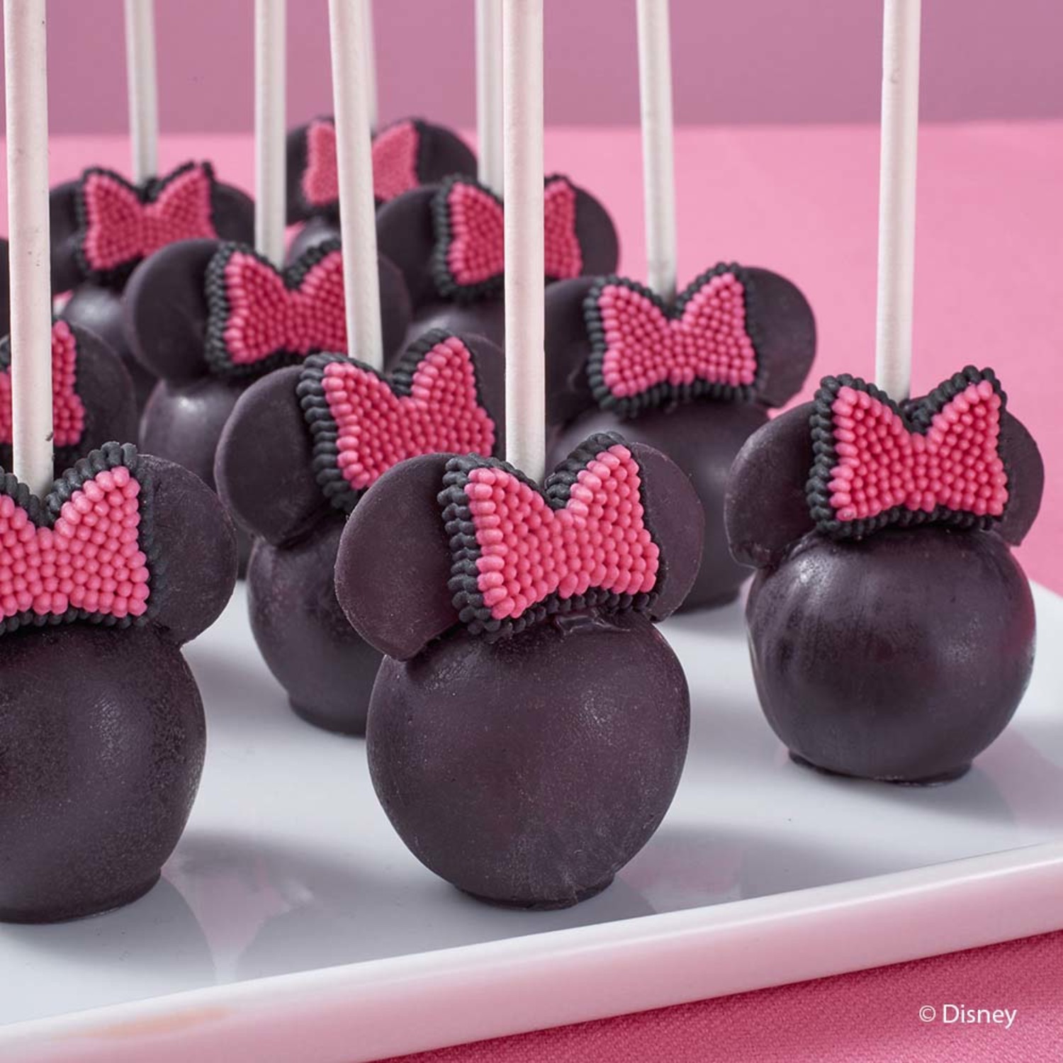 Minnie Mouse cake pops