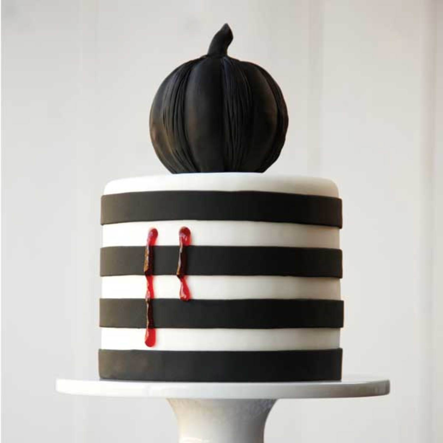 Vampire Cake | Halloween cake decorating, Halloween food treats, Halloween  cakes easy