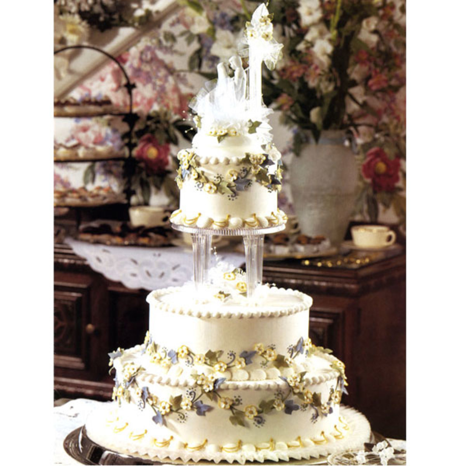 Diamond wedding cake tier separators - YouTube