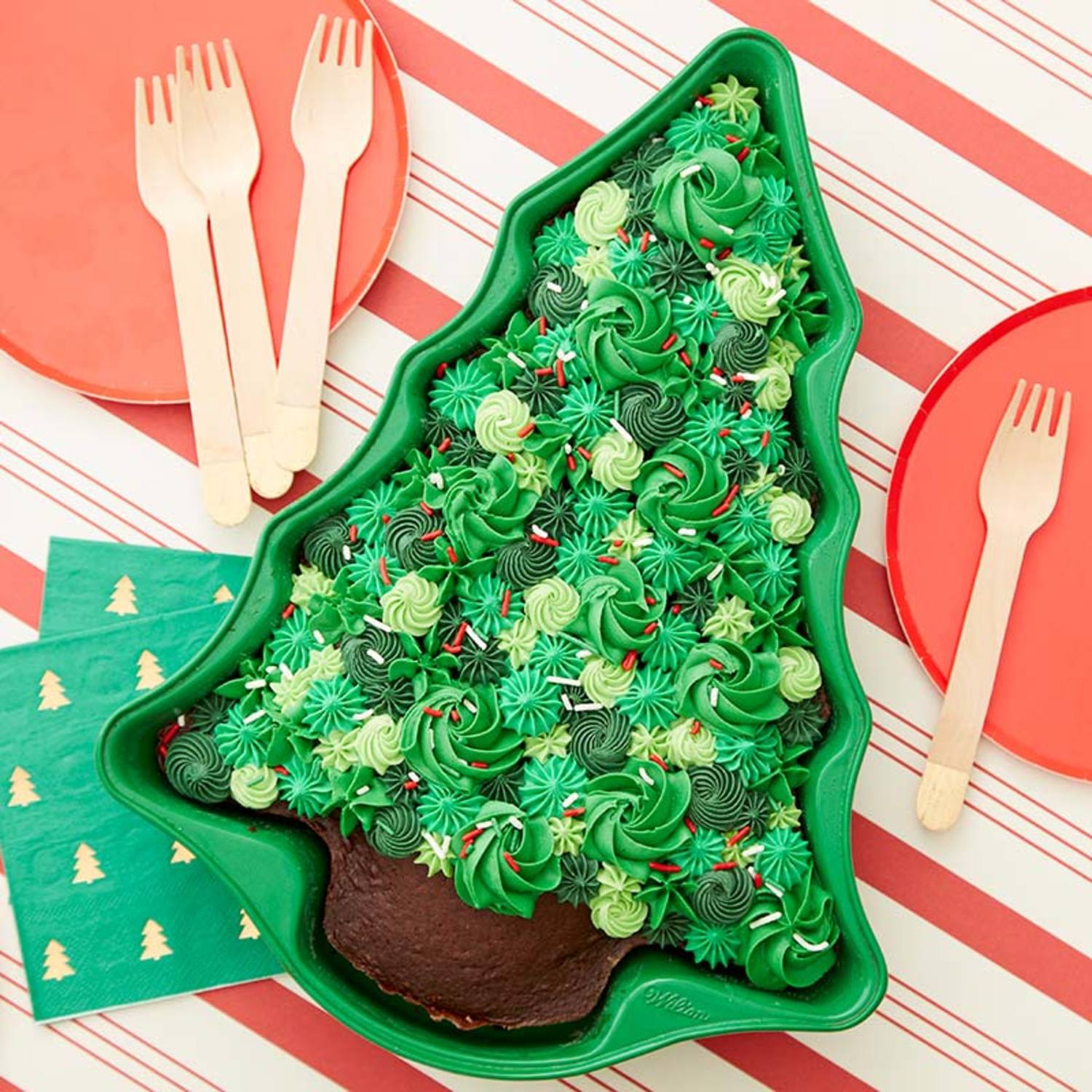 Wilton Christmas Tree Shaped Holiday Cake Pan, Fluted Baking Pan