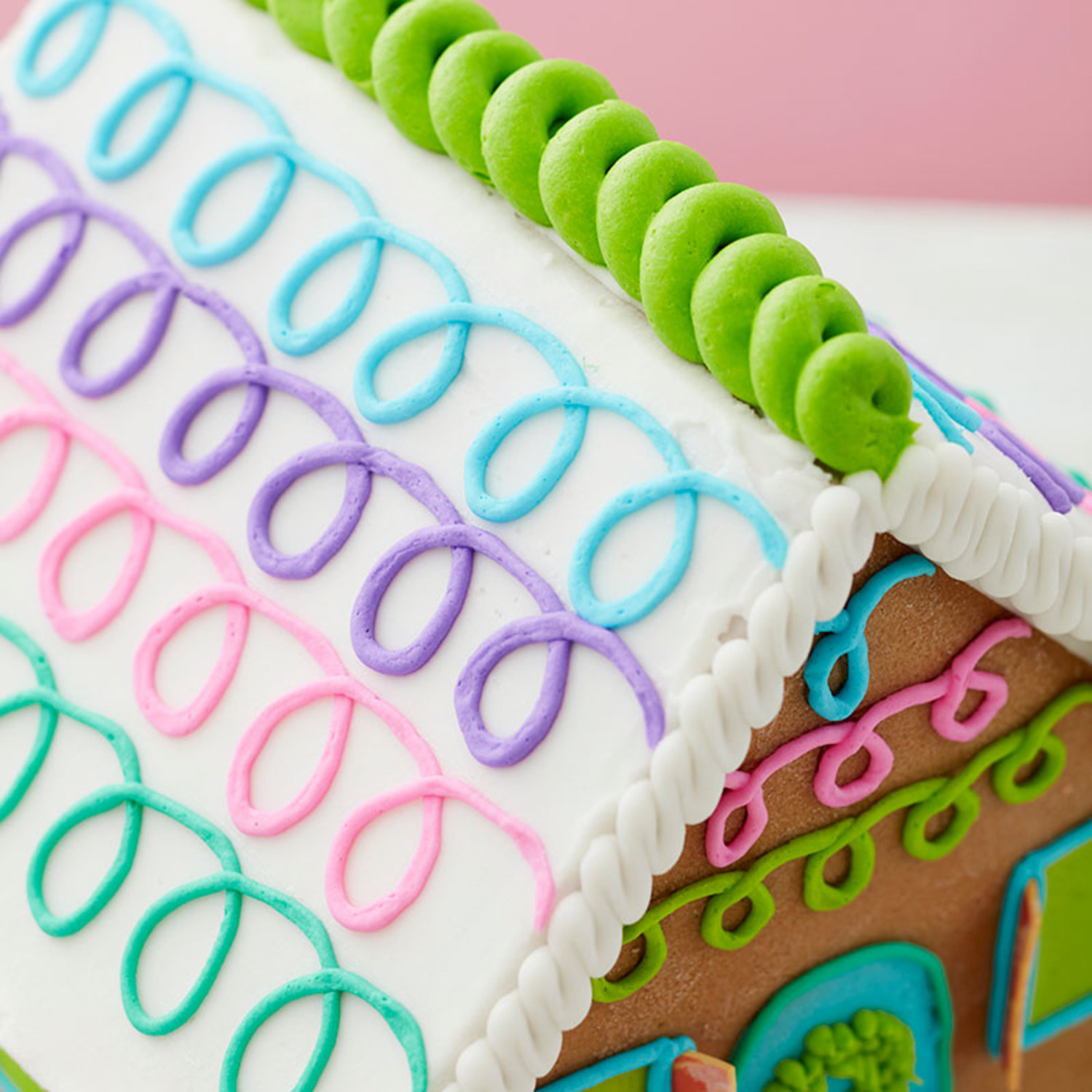 How to Pipe Loops on a Gingerbread House