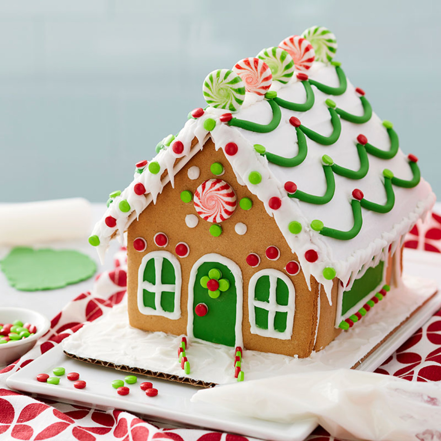 How to Make Fondant Garland for a Gingerbread House