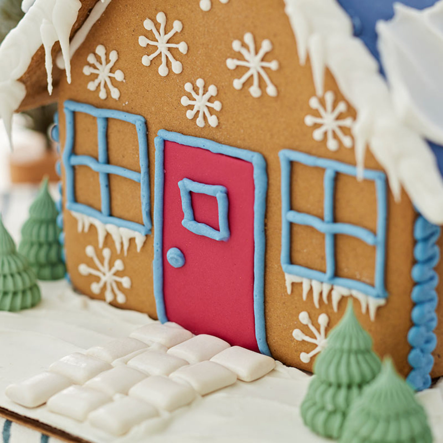 How to Pipe Snowflakes Wilton