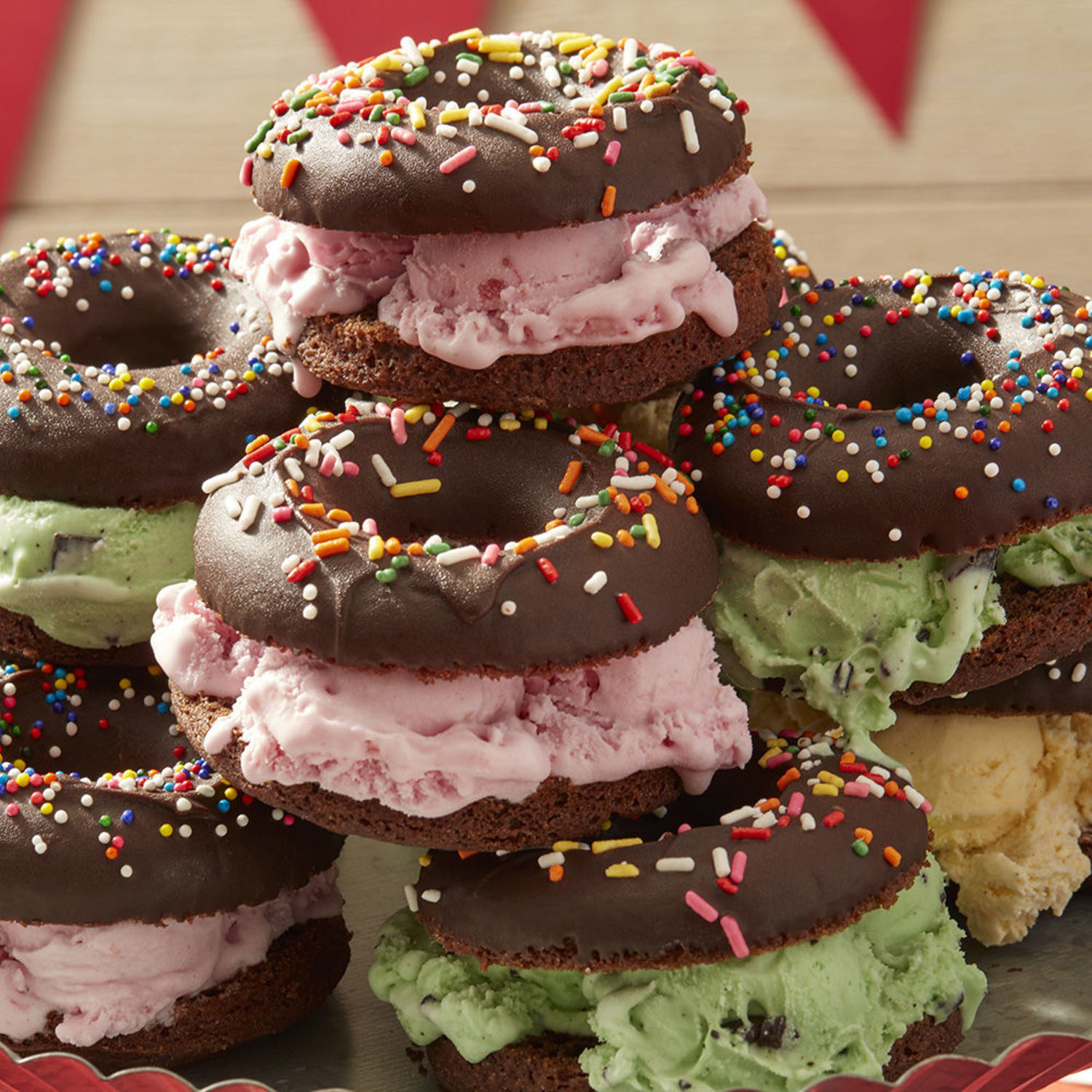 chocolate-donut-ice-cream-sandwiches-recipe_1.jpg|1