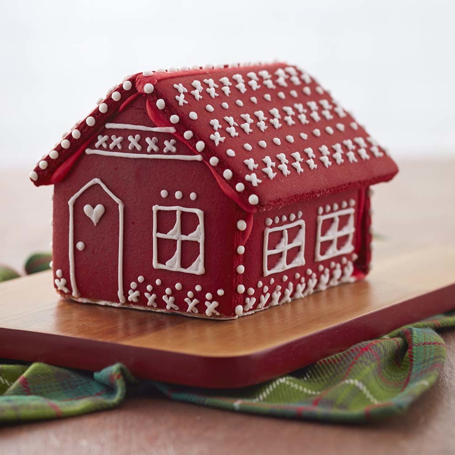 Rosy Red Color Mist Gingerbread House