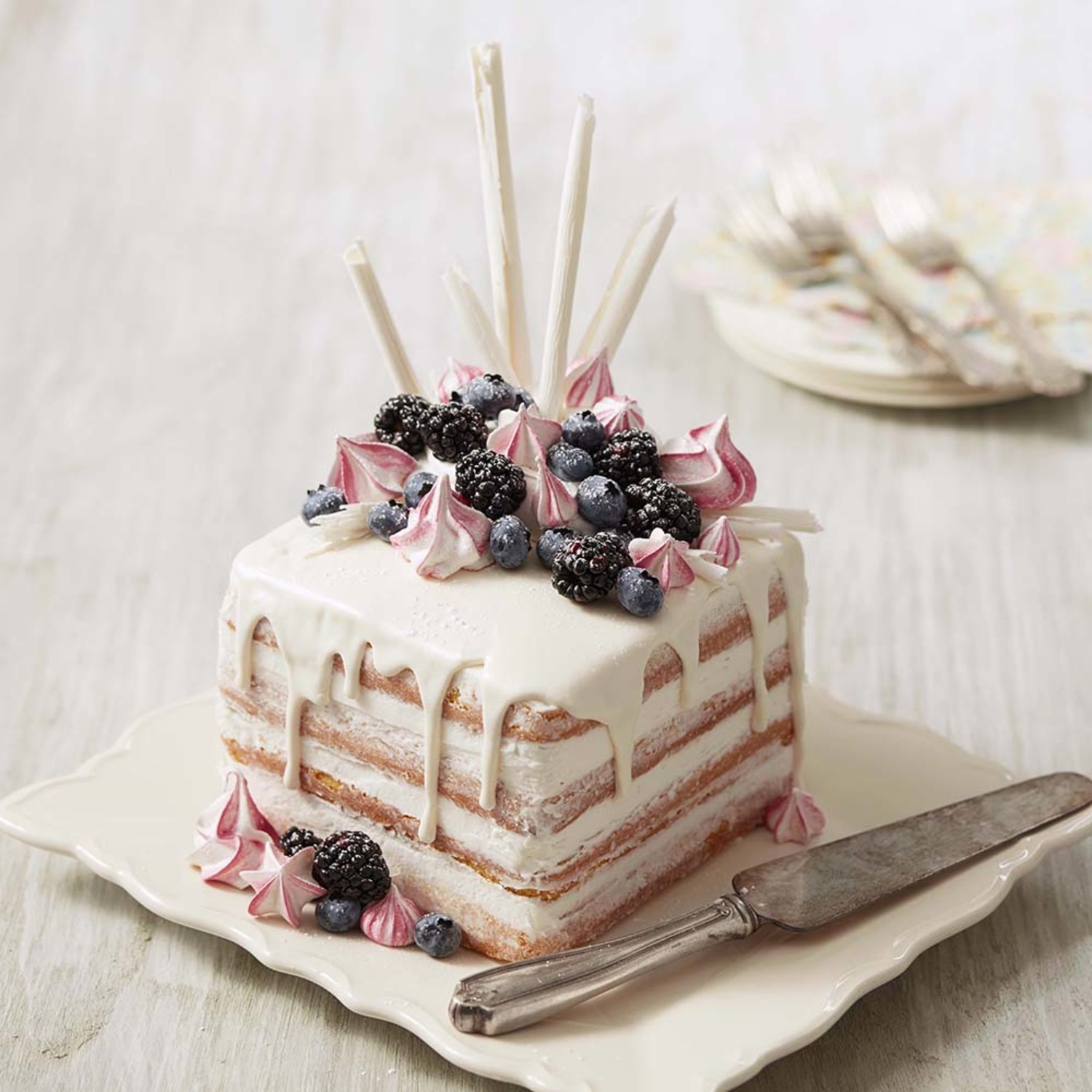 Sweet Meringue and Berry Cake