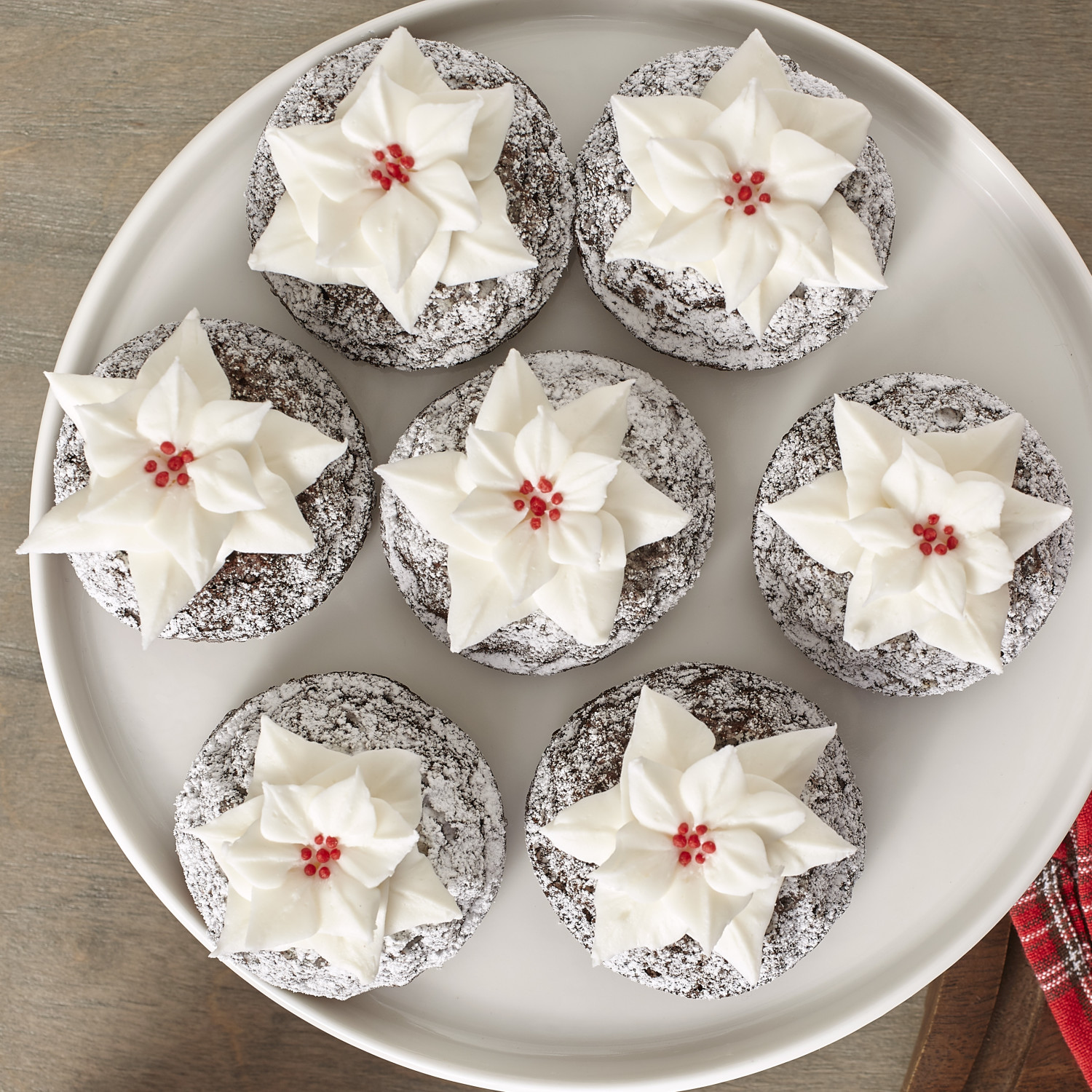 Poinsettia-Decked Mini Cakes