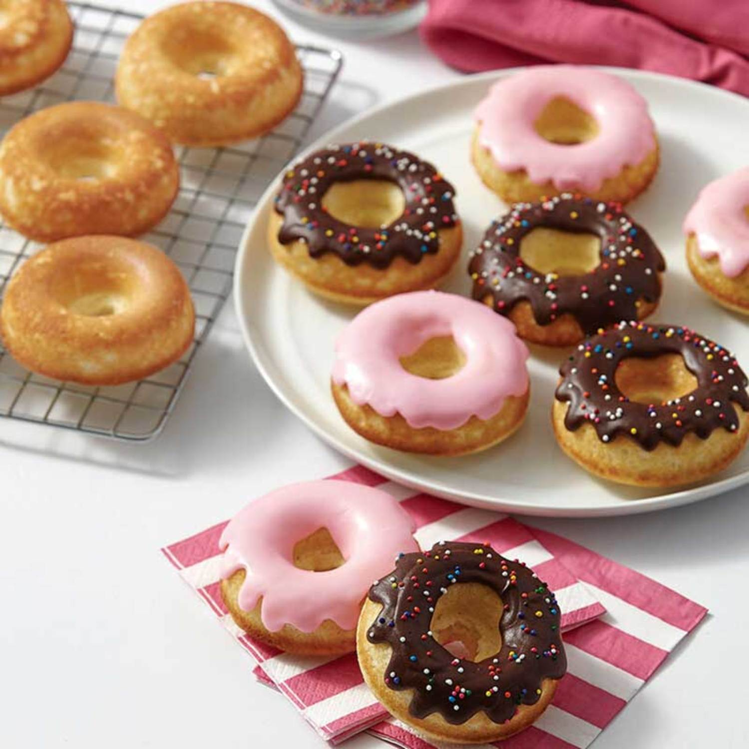 Baked Cake Donuts Recipe - Amanda's Cookin' - Bagels & Doughnuts