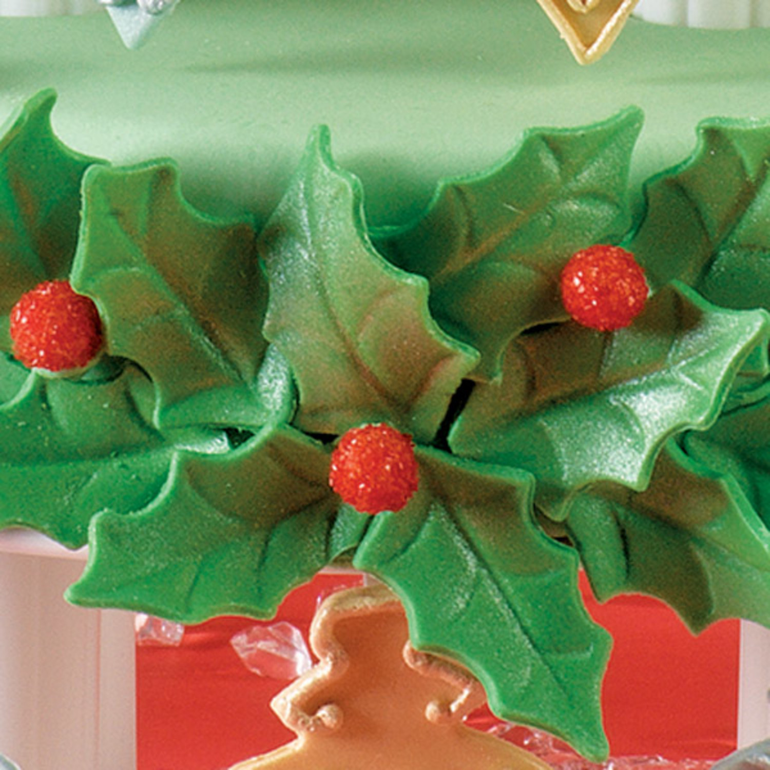 fondant-holly-technique.jpg|1