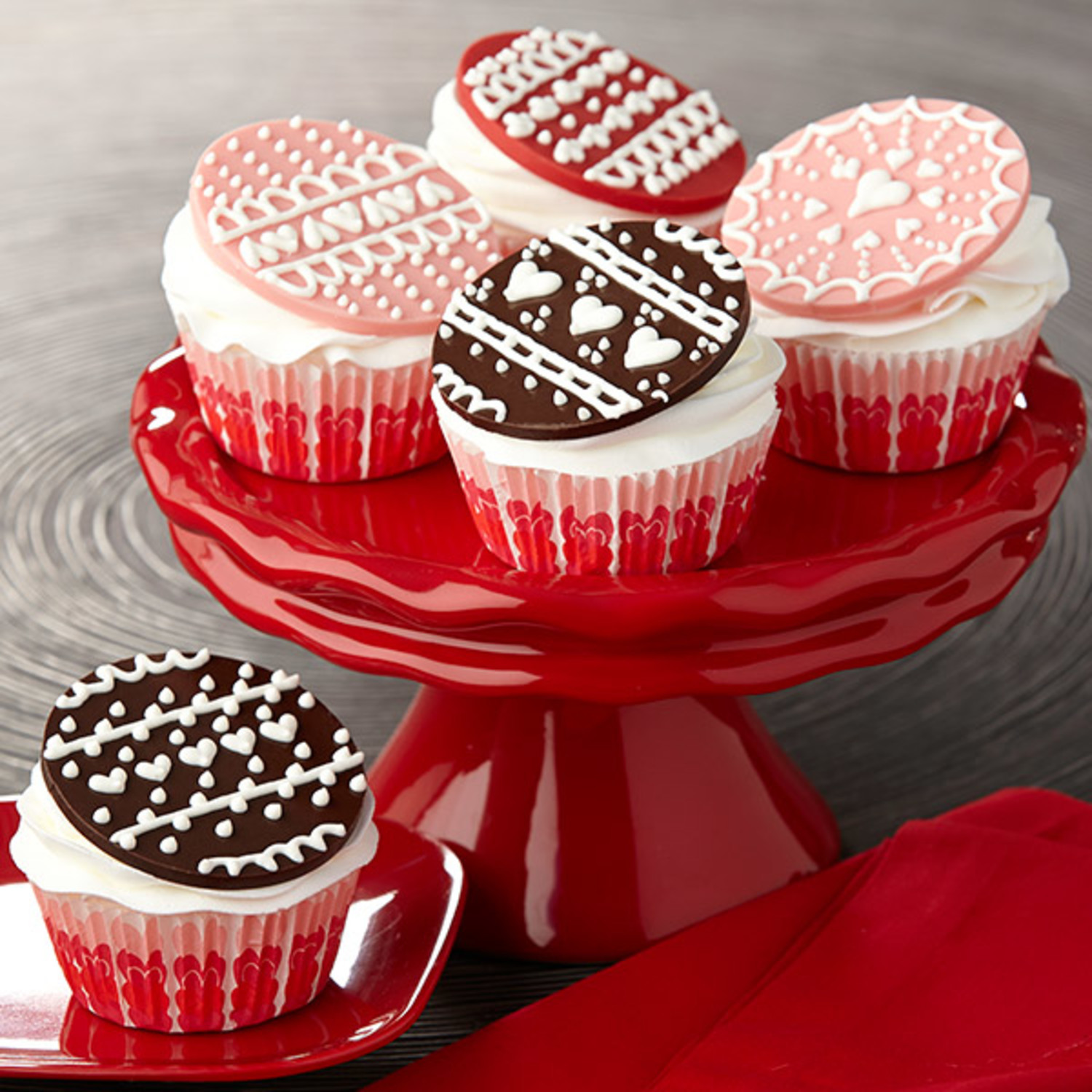 Lace-Look-Candy-Topped-Cupcakes.jpg|1