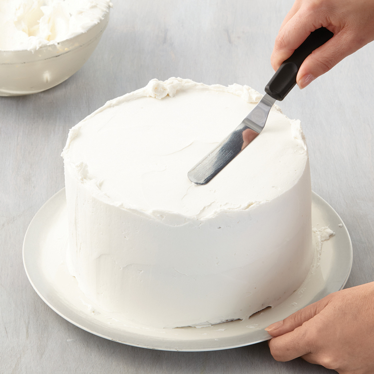 How to Ice a Cake with a Spatula - Wilton