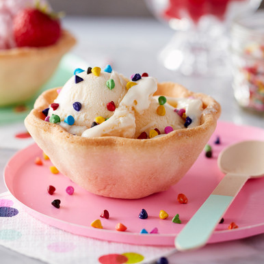 Marshmallow Ice Cream Sundaes in Cookie Bowls