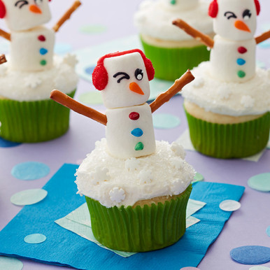 Snowman Snacks & Fudgie Marshmallow Cupcakes - JOYFUL DAISY