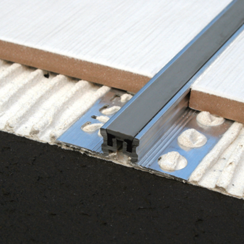 Heavy duty aluminium expansion joint with the interchangeable santoprene insert