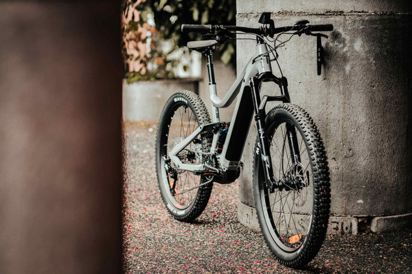 Moustache Samedi 27 Wide 5 2024 (Nearly New) 5