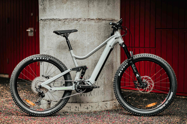 Moustache Samedi 27 Wide 5 2024 (Nearly New) 10