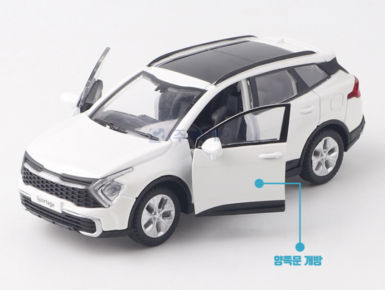Kia Motors Sportage NQ5 2022 Diecast Mini Car Toy 1:38 Miniature Model  White Color