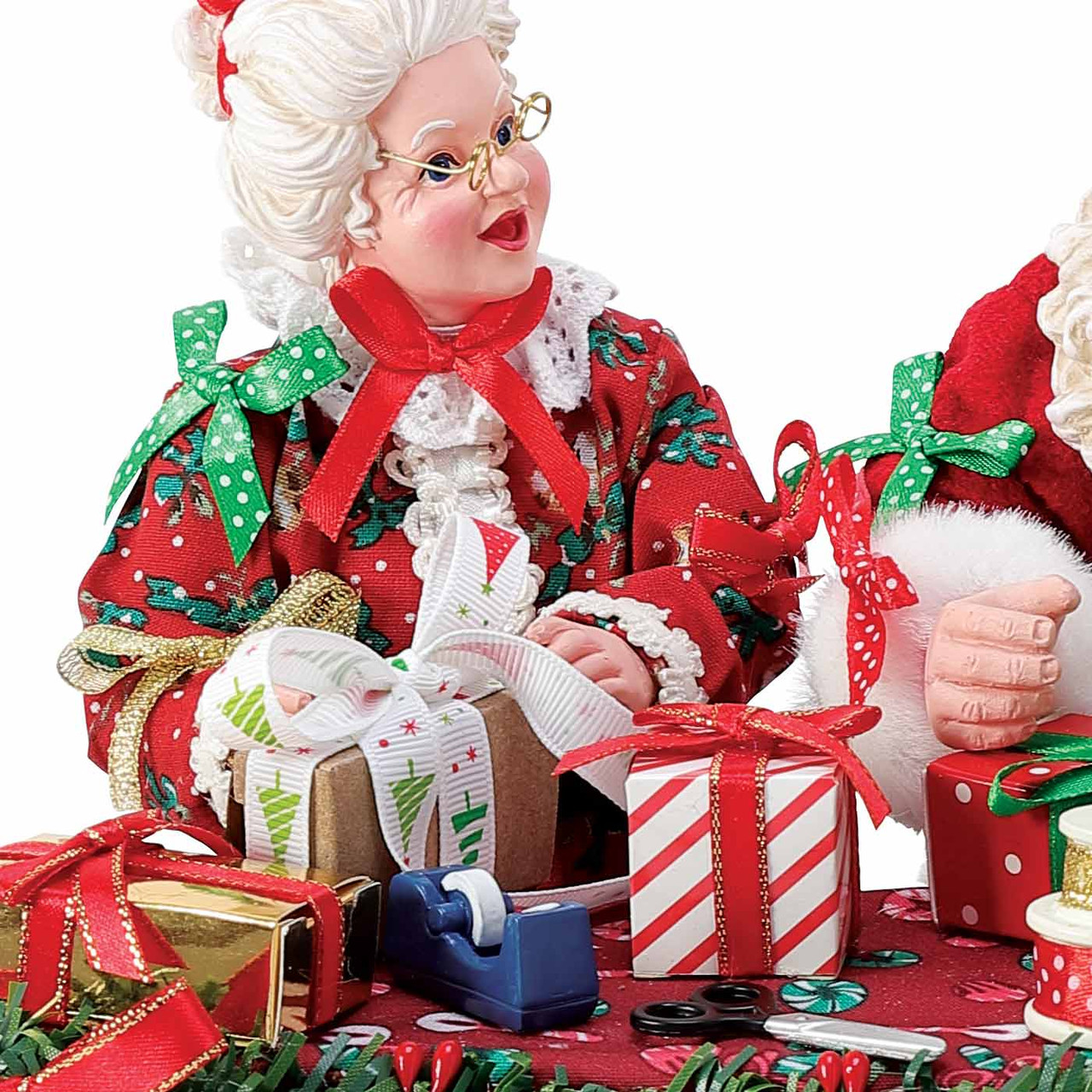 Possible Dreams　クリスマスプレゼントを抱えたサンタクロース Possible Dreams Santa Mrs. Claus Wrapping Presents 9in Christmas