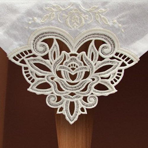 Freestanding Lace Tablecloth & Napkin Corners