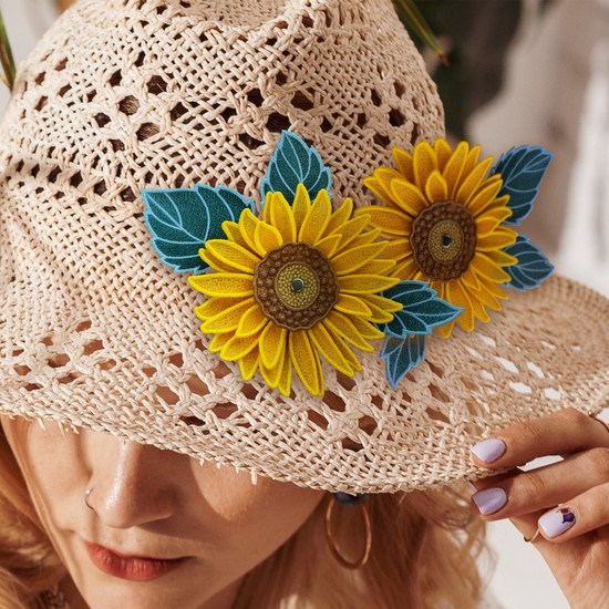 Freestanding Summer Straw Toppers