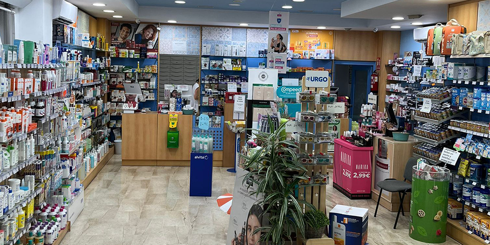 Interior de Farmacia Carmen Ortiz en Benacazón (Sevilla)