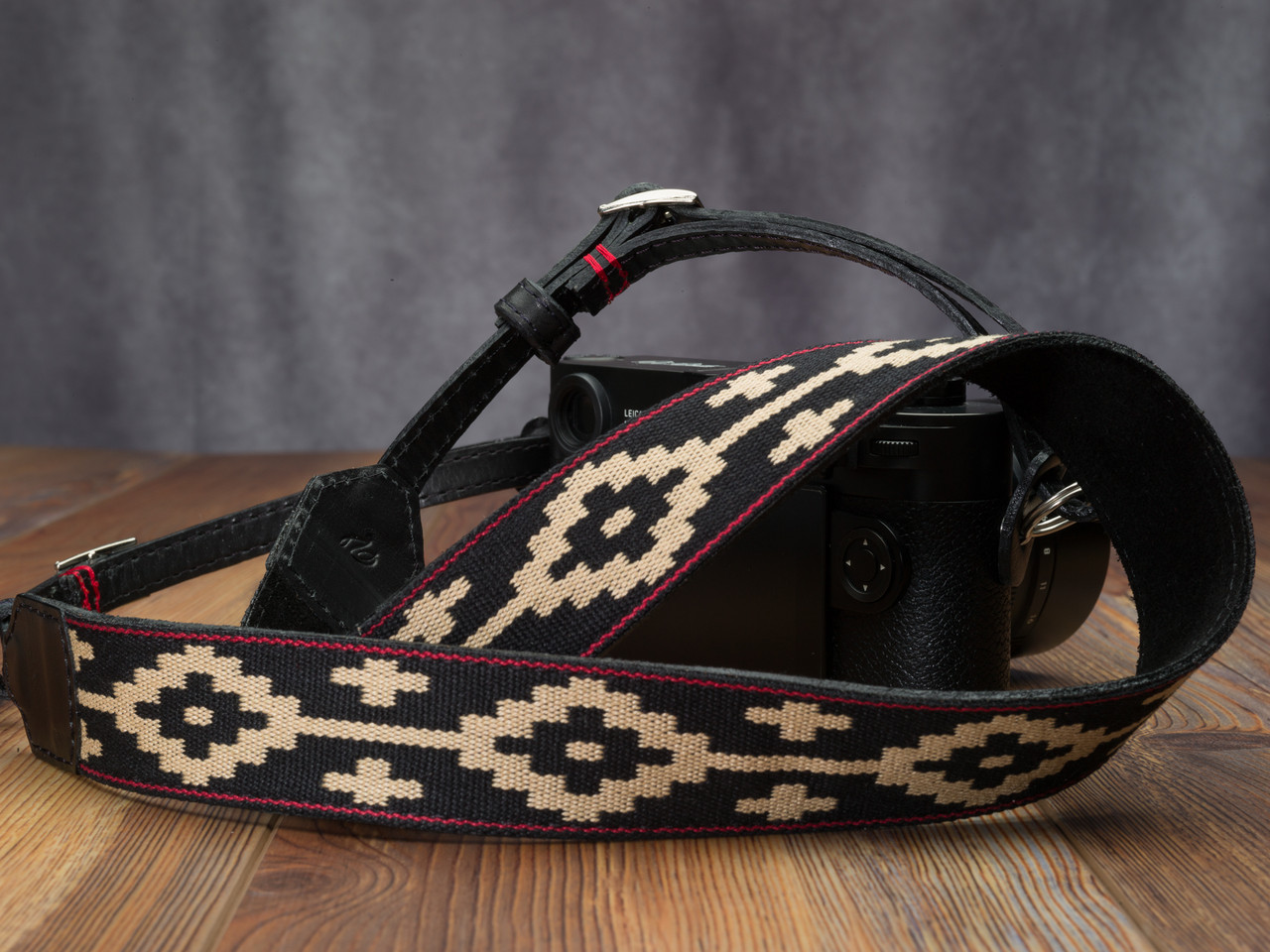 The Vi Vante Gaucho "Patagonia" Leather Camera Strap; Adustable Fits Slotted and Lug Mounts