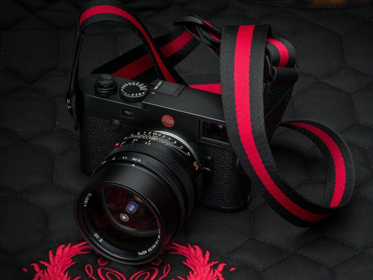 Vi Vante Classic Tread Black Leather Camera Strap w/ Red Quilting