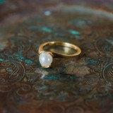 A Vintage Ring 1970's Antique Pearl Ring 18k Gold Summer Jewelry Antique Gold Ring Mid Century Modern Simple Dainty R1467