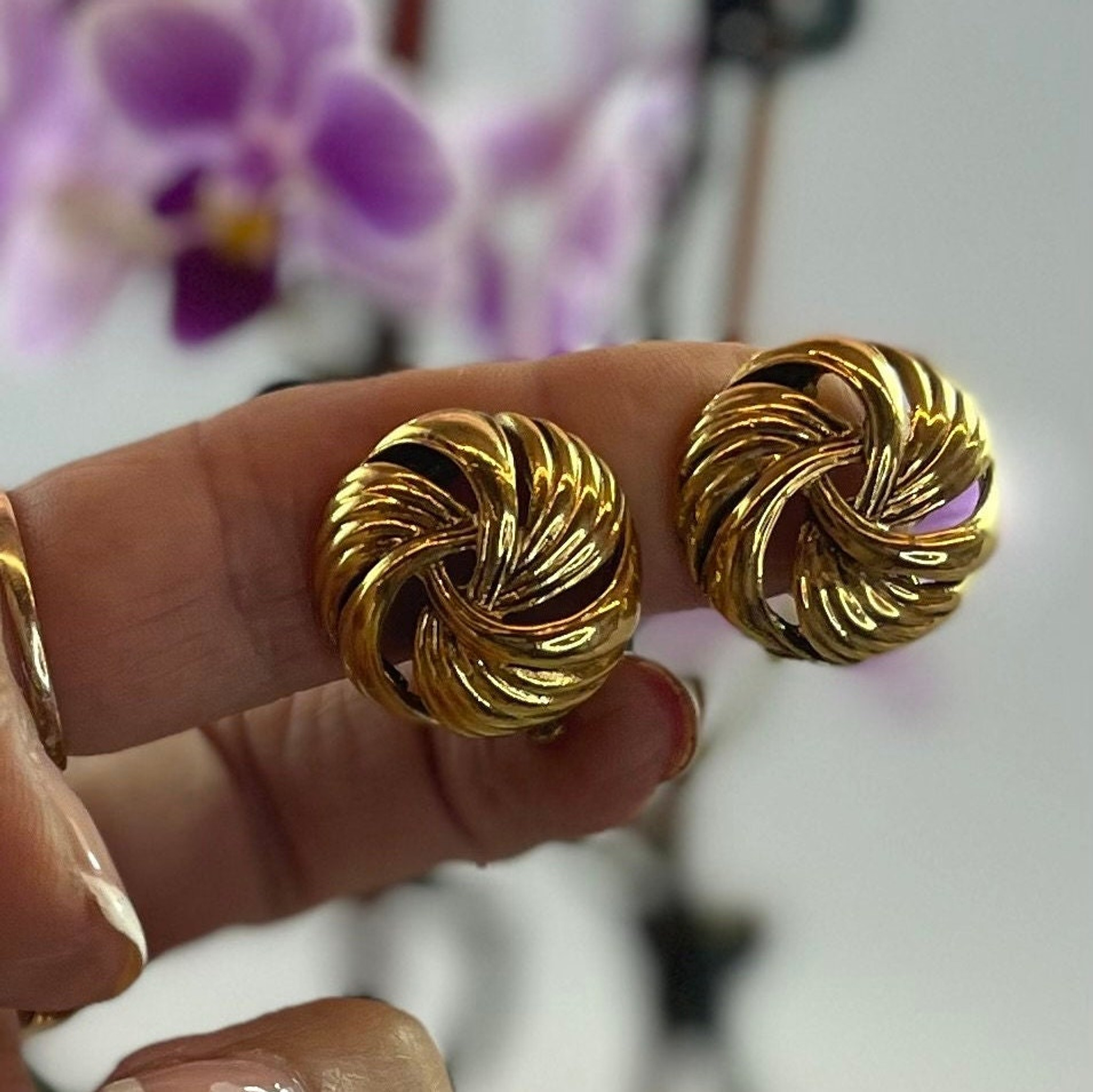 Elsa Peretti™ Full Heart earrings in 18k rose gold, 10 mm. | Tiffany & Co.