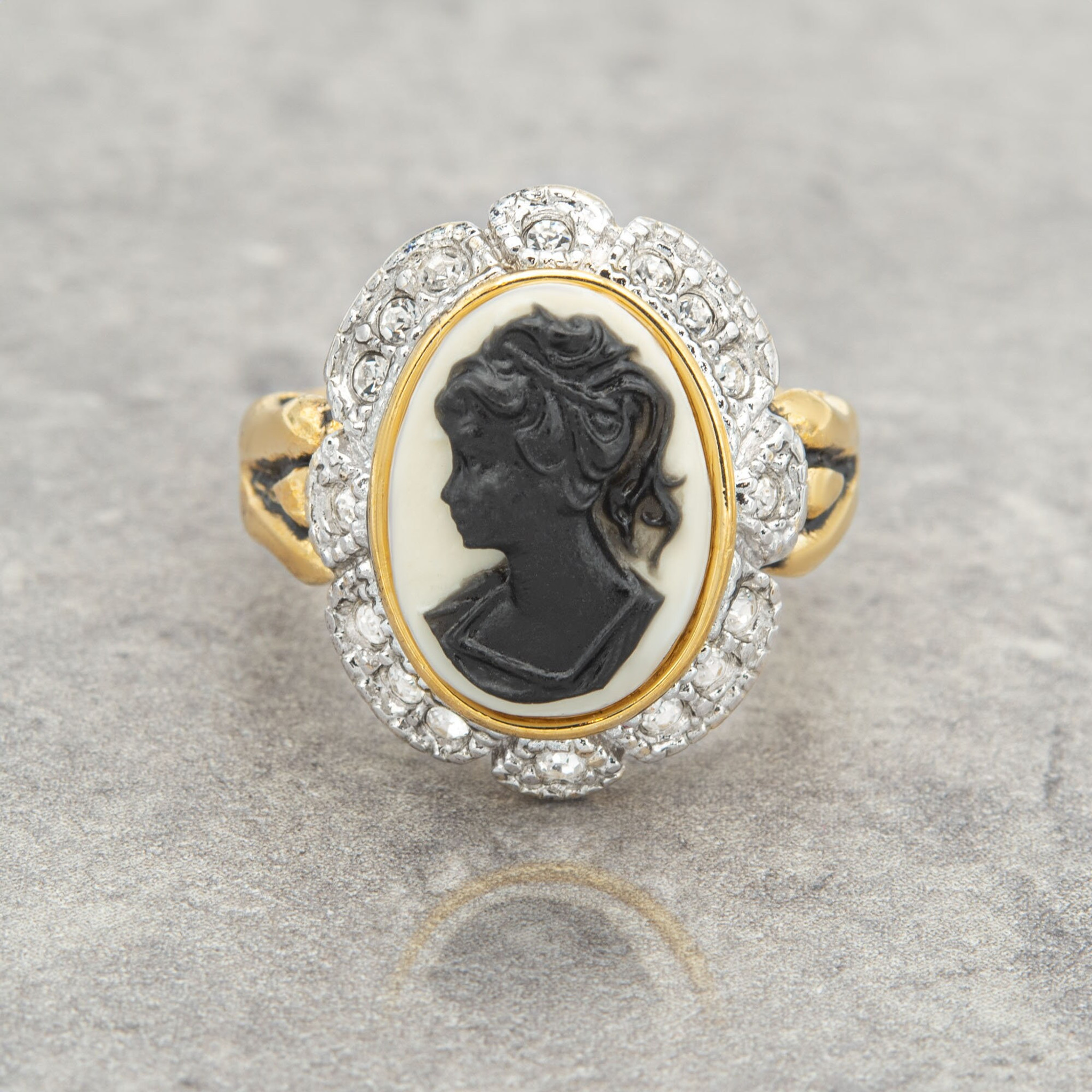 Vintage Women's Ring 18k Gold Plated Black on White Cameo Clear Austrian  Crystals