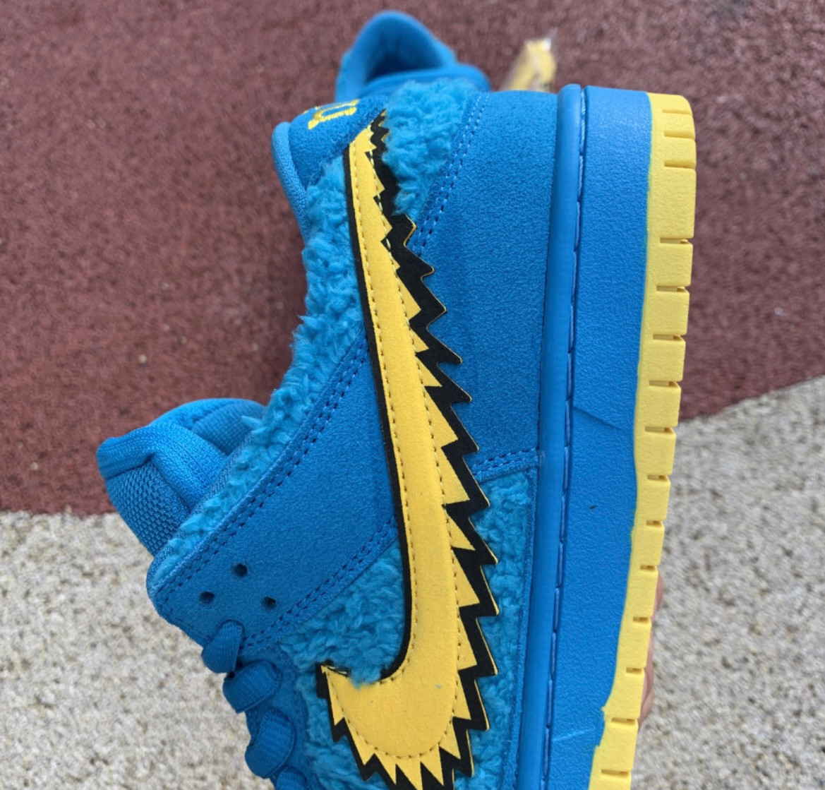 nike sb grateful dead blue bear